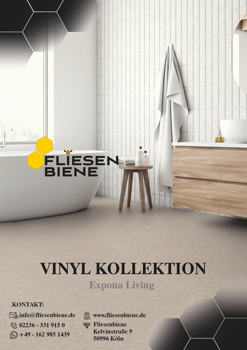 Fliesenbiene-Werbung, modernes Bad; graue Fliesen, Holzdetails, weißes Waschbecken.